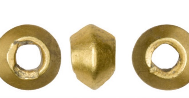 Vanhin Englannista löytämämme esine on kultainen helmi pronssikaudelta 1500-1100 eaa /Golden bead 1500-1100 BC #england #bronzeage #bead #goldbead #hoard #metaldetecting #metaldetectors #digging #digger #xpdeus #garret #field #metallinetsintä #englanti #pronssikausi #helmi #kultahelmi